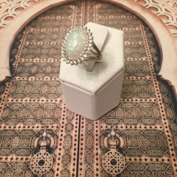 WHITE OVAL SILVER BRIDAL RING - Picture 4 of 4